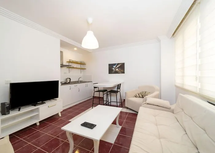 Peaceful Flat Near Trendy Attractions In Muratpasa
